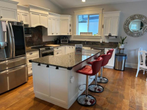 Bright Spacious Entire Home with Kids Backyard Set